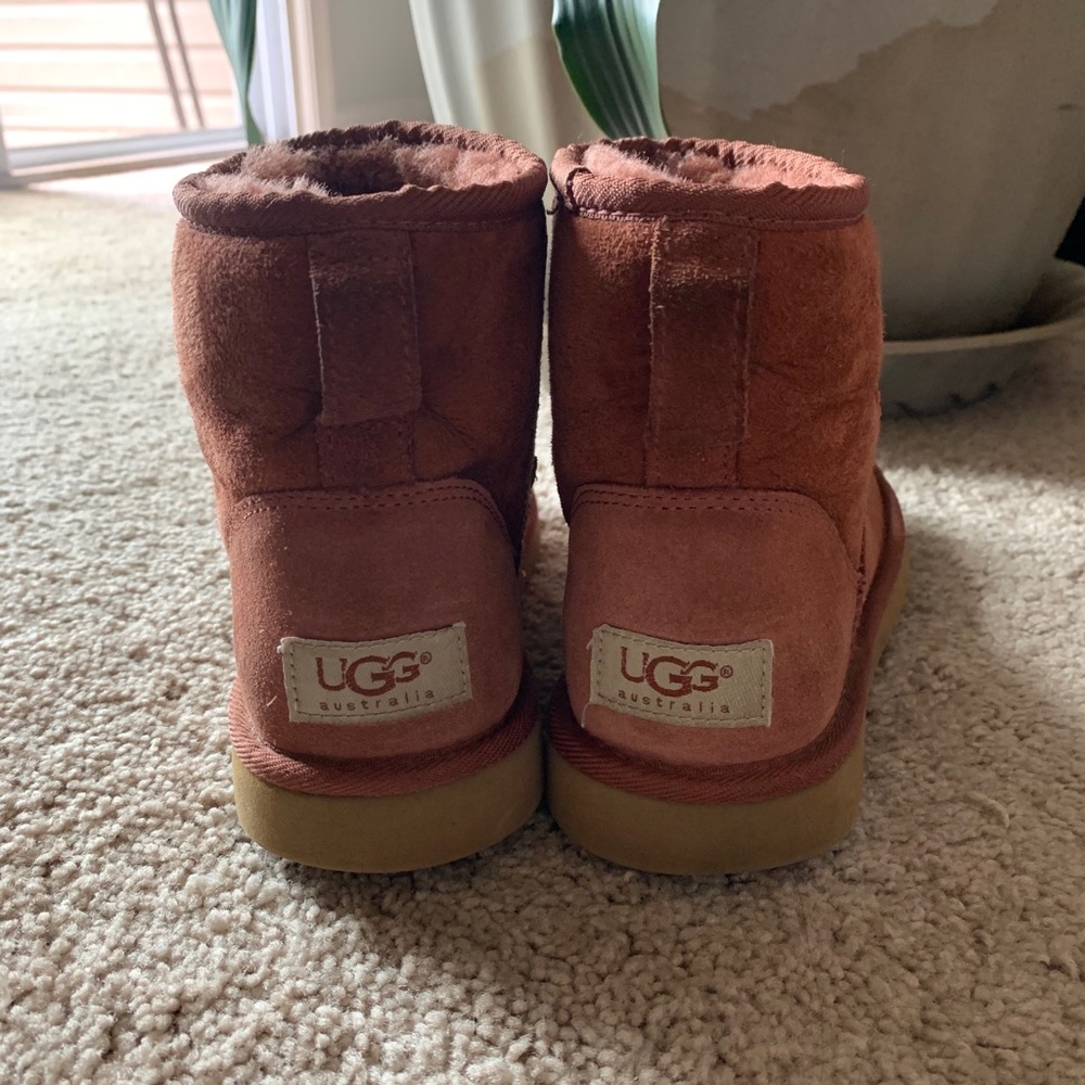 ^sold NWOT Classic II Mini Uggs Size 4 - Picture 1 of 4